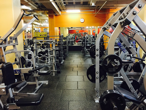 Gold\'s Gym - Rosslyn