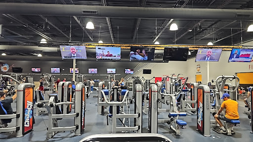 Crunch Fitness - Clinton Township