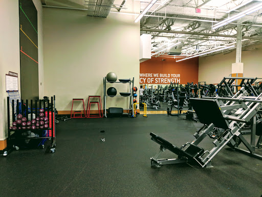 Gold\'s Gym San Antonio Lockhill Village