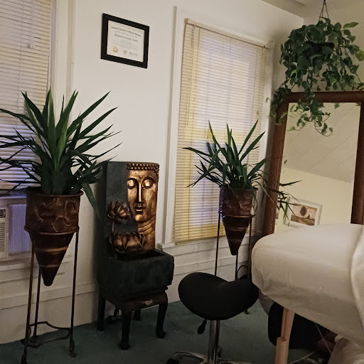 Art Of Massage with DAMond Reese