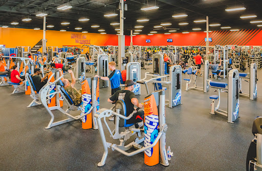 Crunch Fitness - Olathe
