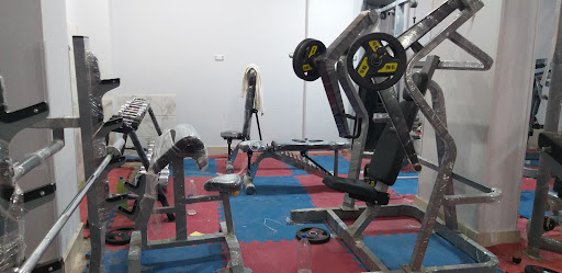GOLDEN GYM